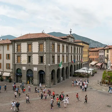 Square Iseo