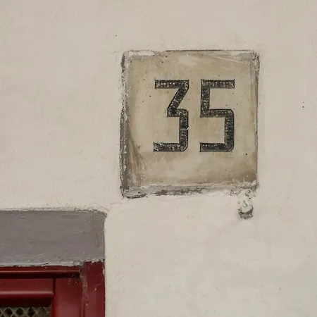 Square Apartment