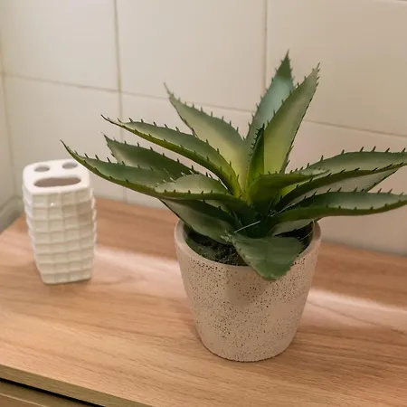 Square Apartment *