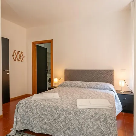 Square * Iseo