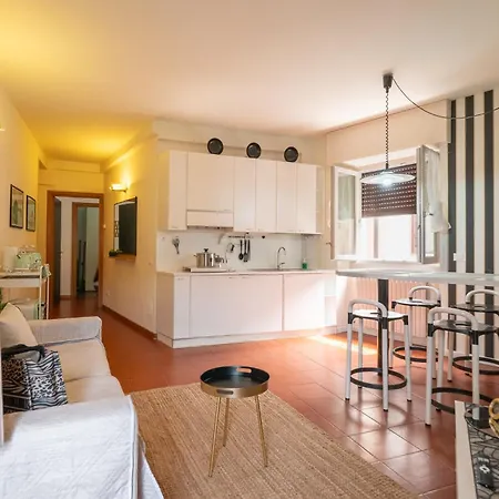 Square Apartment