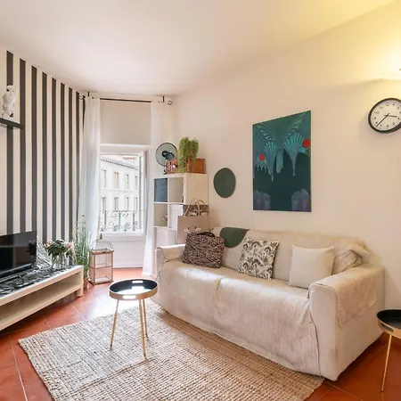 Apartment Square *